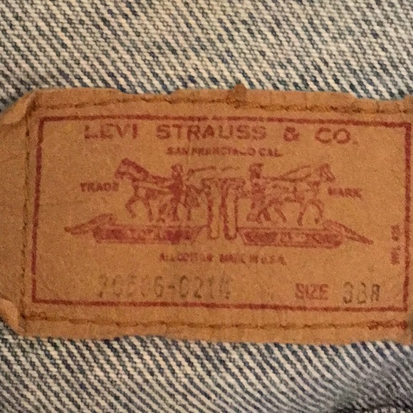 Levi’s Jean Jacket - Picture 2 of 11